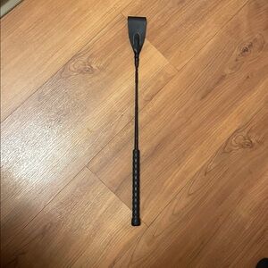 Leather Equestrian Riding Crop Horse Whip
In great used condition